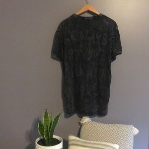 🌻 3 for $20🌻 Guess Originals Tee